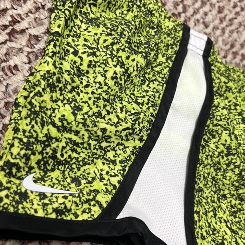 Nike‎ - Picture 2 of 9
